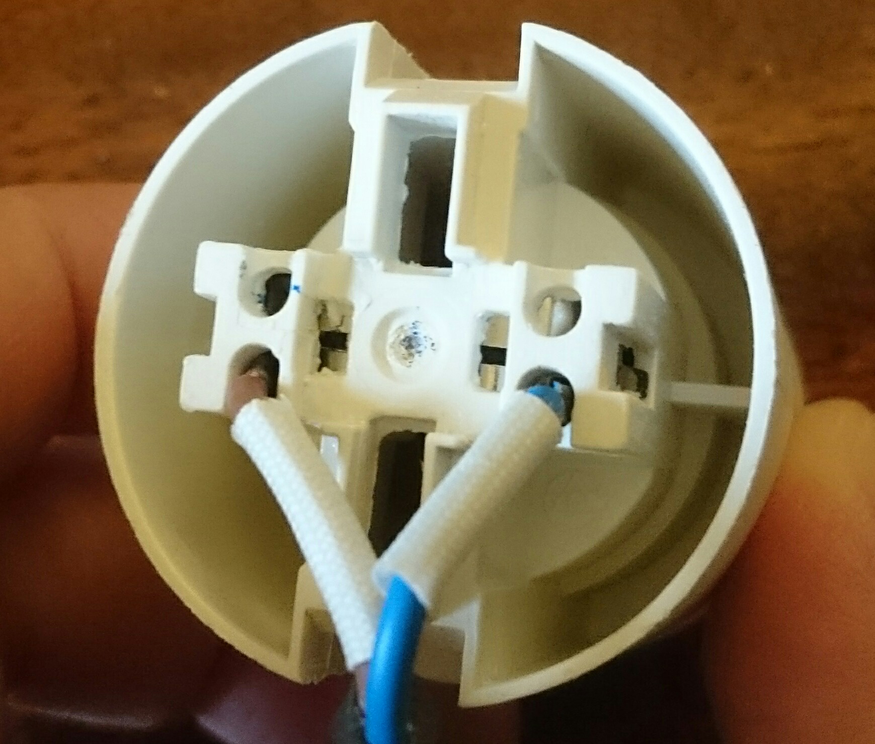 Rewiring screw fitting lamp holder | DIYnot Forums