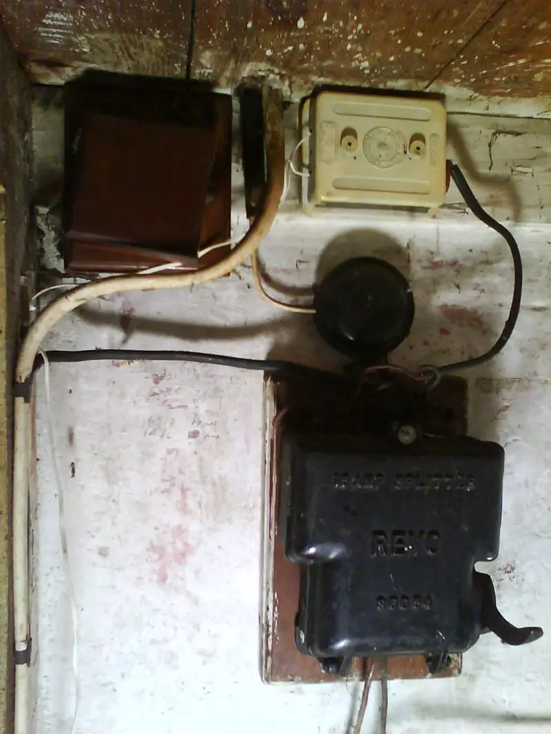 Doorbell and splitter unit
