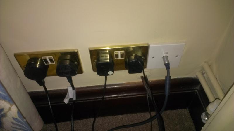 room with 1 socket
