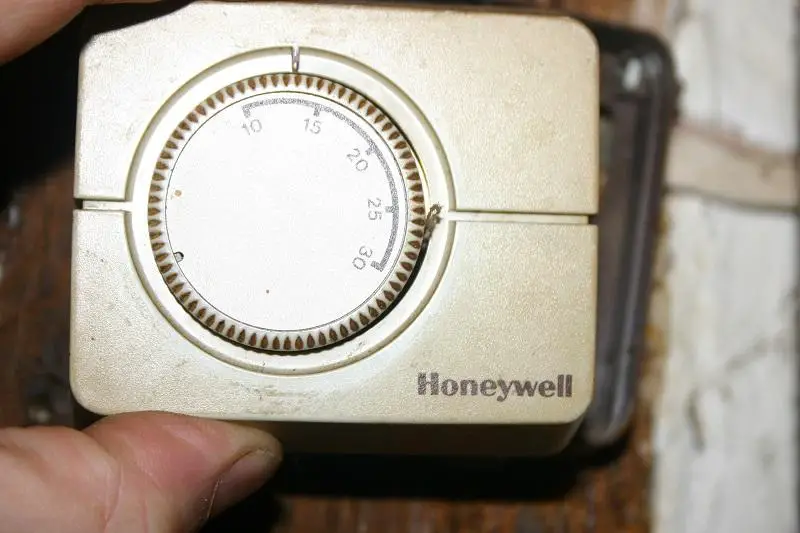 Honeywell Thermostats Old 52