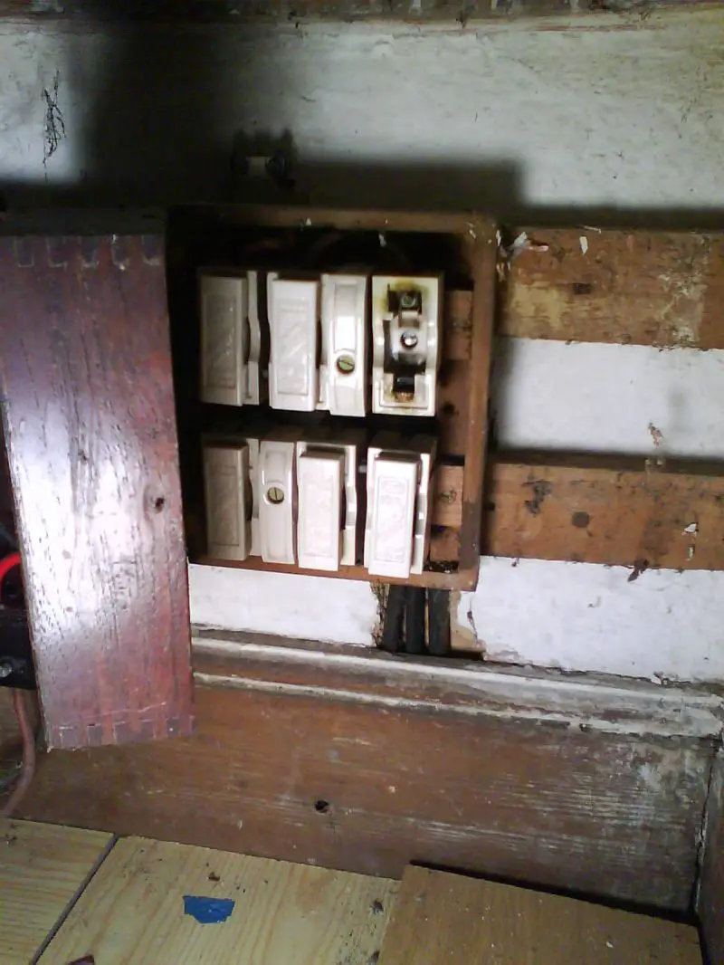 Wooden fusebox