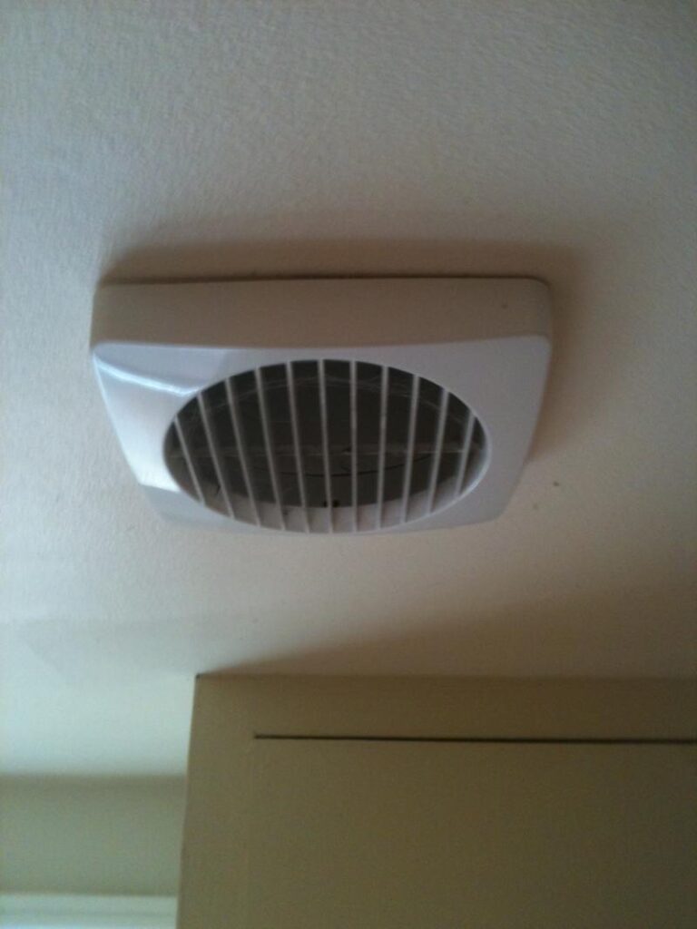 Ceiling-mounted bathroom extractor fan unit