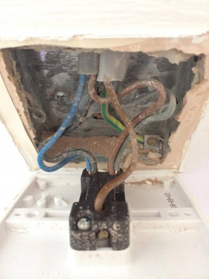 Earthing a chrome light switch DIYnot Forums