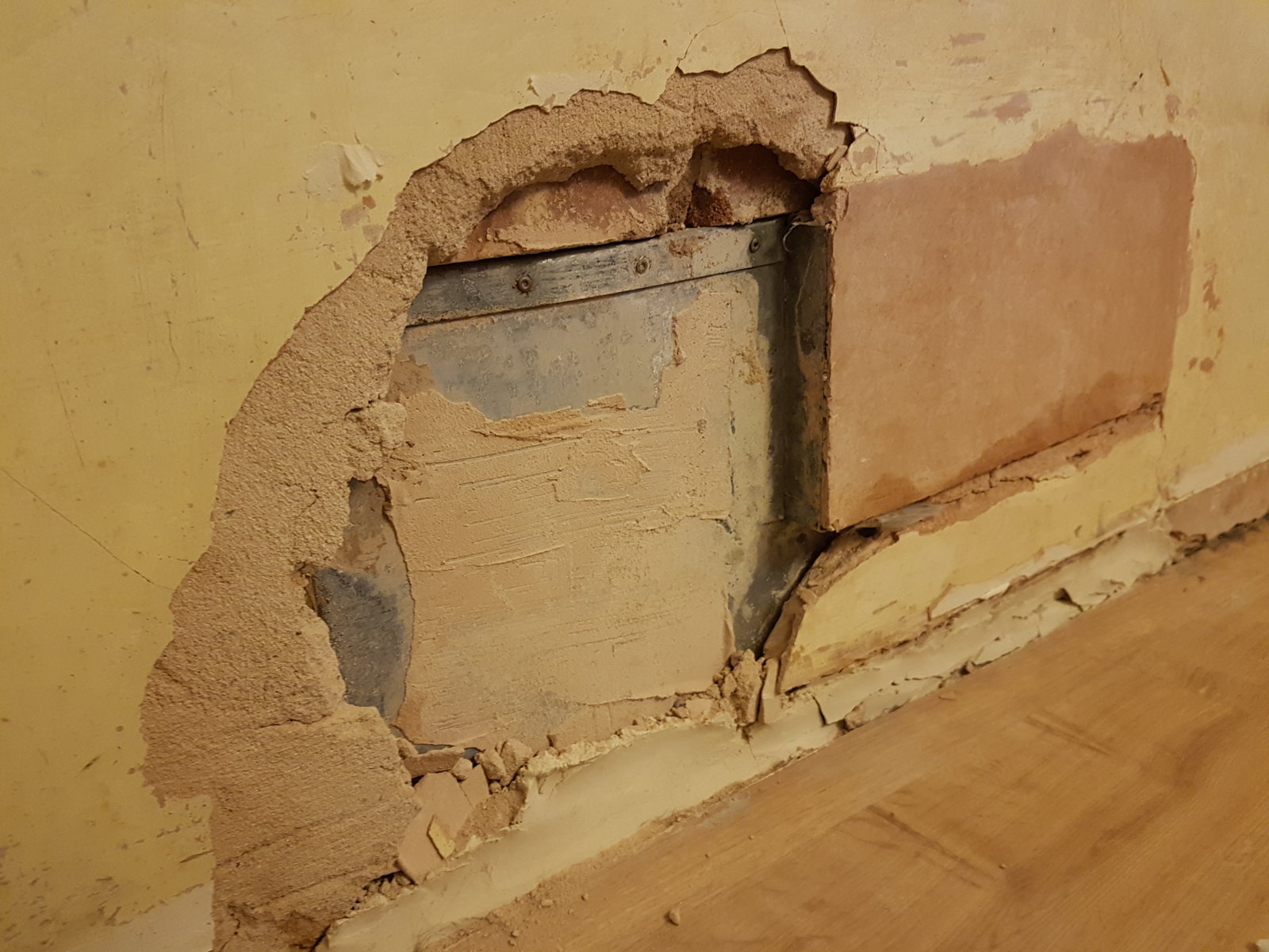 Dry crumbly walls. DIYnot Forums