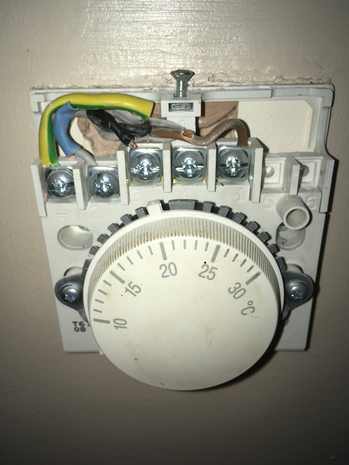 Replacing Honeywell T6360B with DT92E | DIYnot Forums  Wiring Diagram For Honeywell T6360b Room Thermostat    DIYnot.com