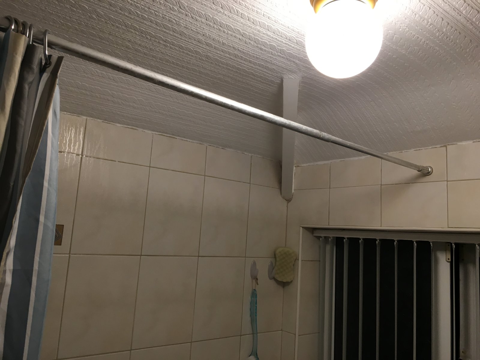 Boarding bathroom ceiling .... curved? | DIYnot Forums