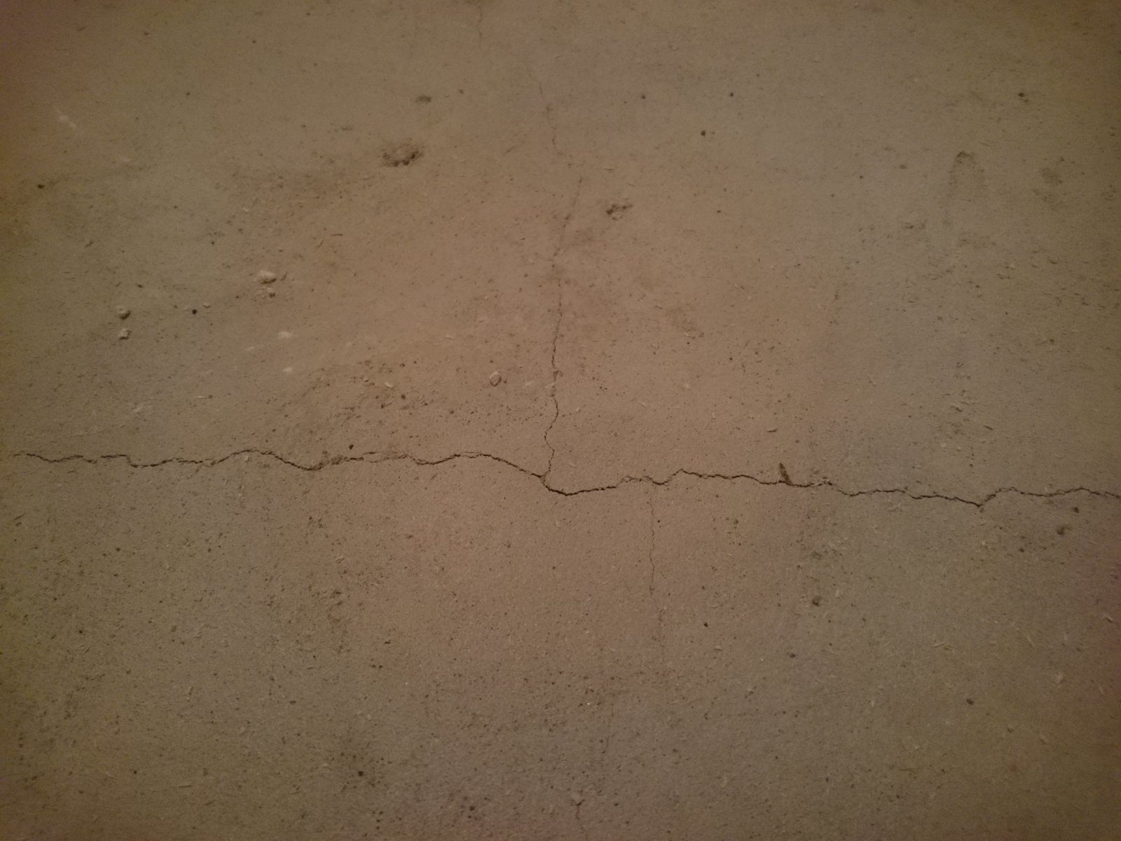 new floor screed has cracks and sounds hollow DIYnot Forums