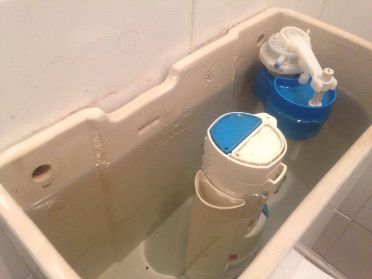 Toilet cistern valve won't stop filling | DIYnot Forums