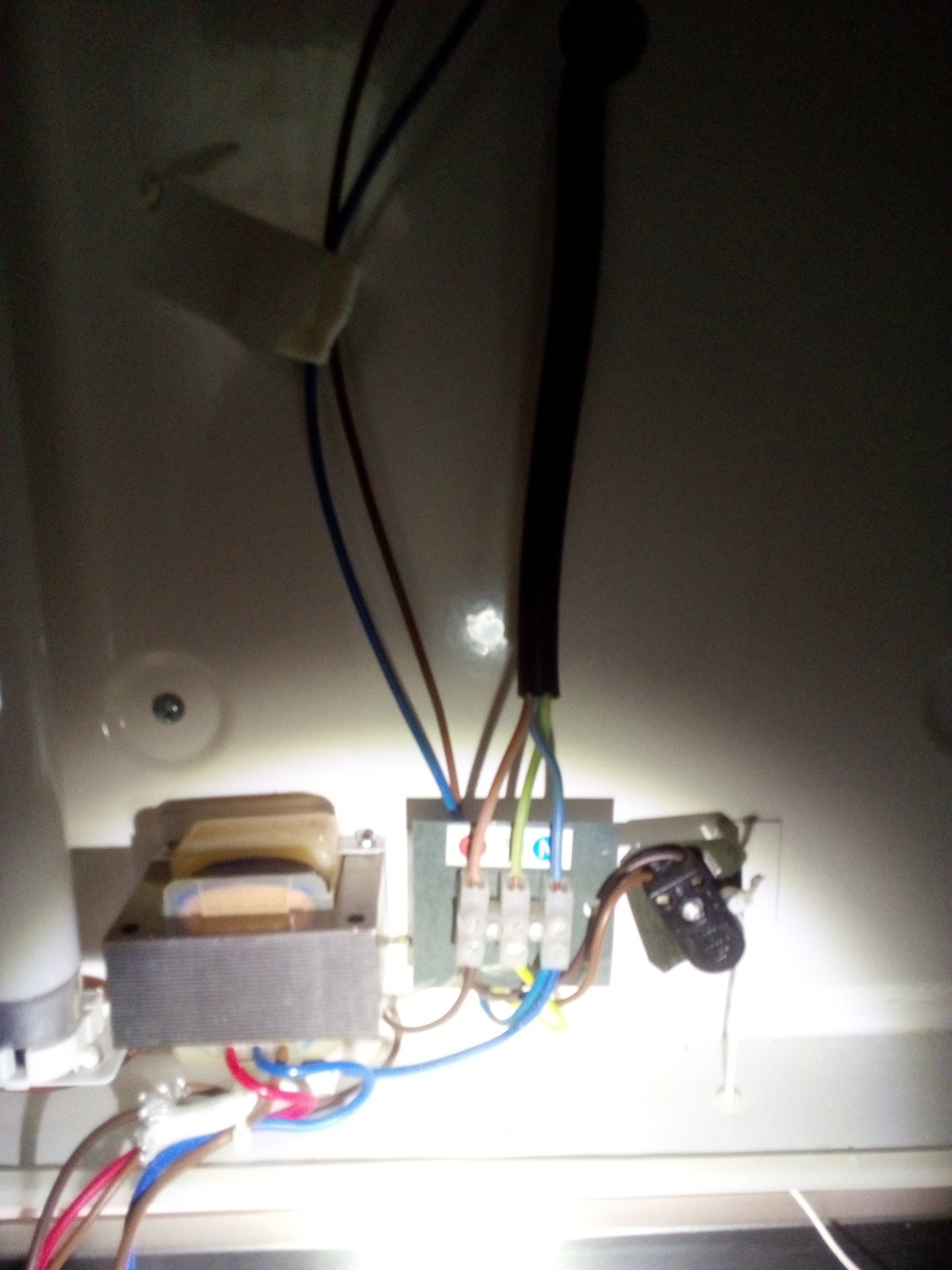 Bathroom mirror and shaver socket | DIYnot Forums electrical wiring light switch and schematic 