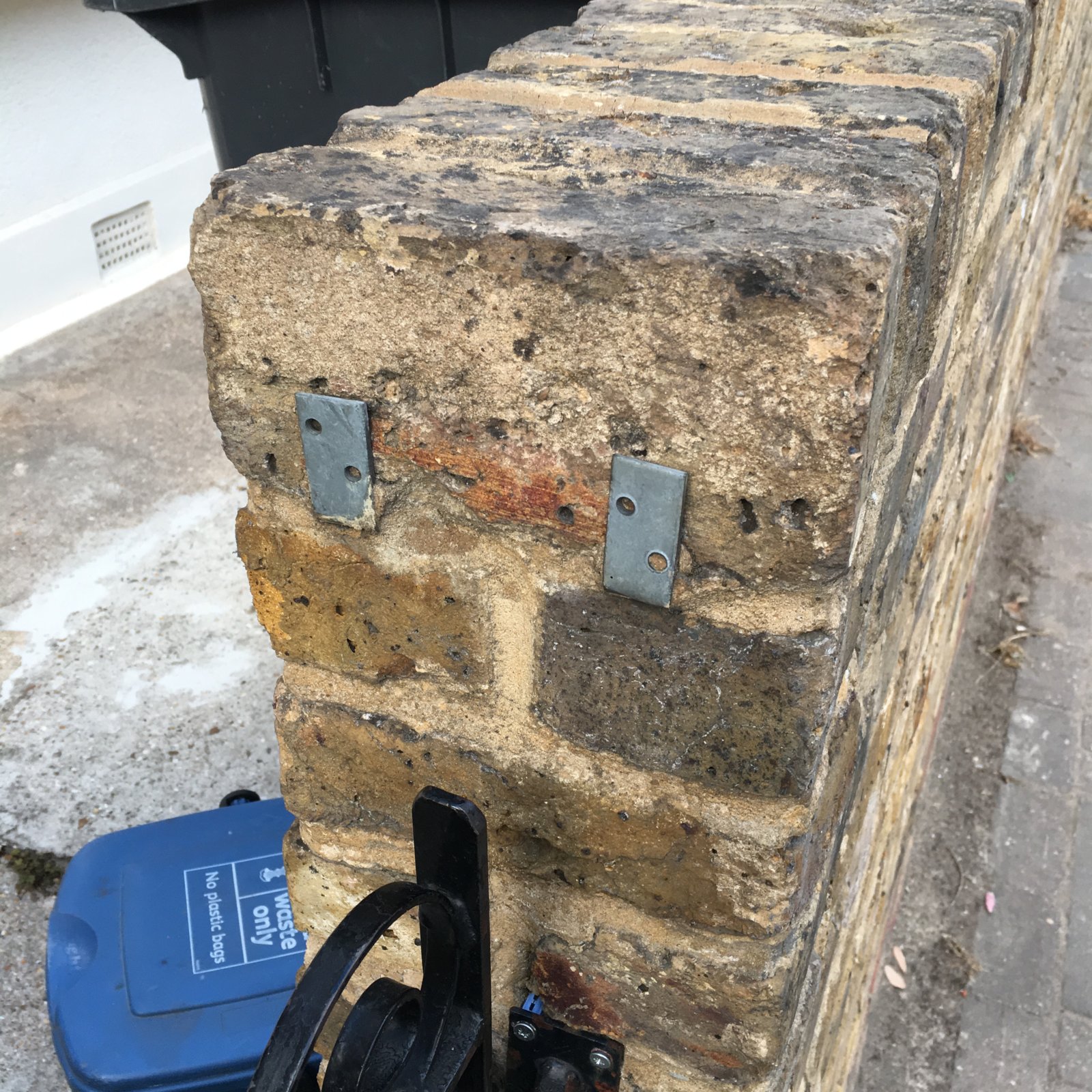 What are these brackets in the ends of walls for? DIYnot Forums