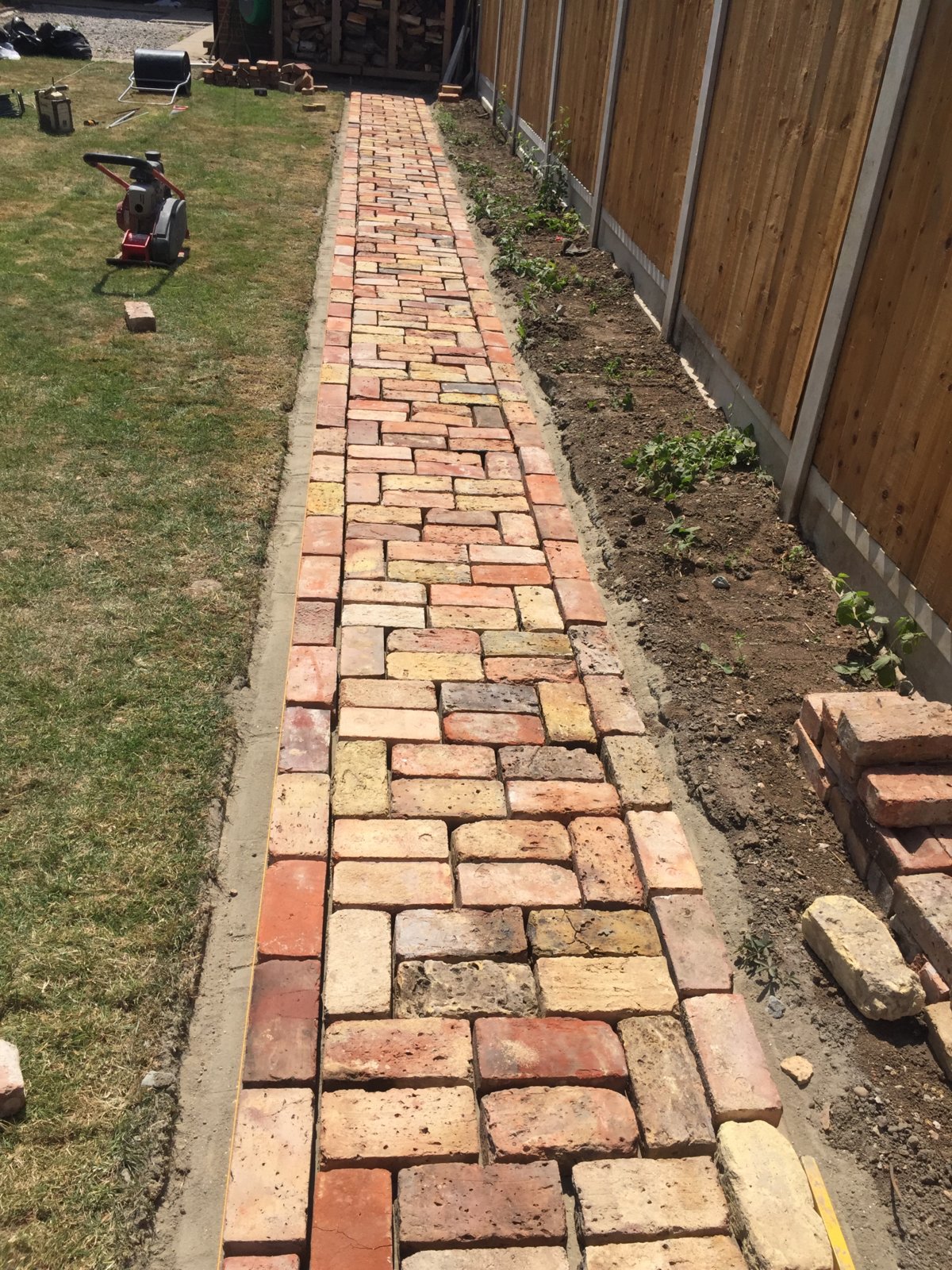 Reclaimed Brick Garden Path Pointing, How To Build A Garden Path With Bricks