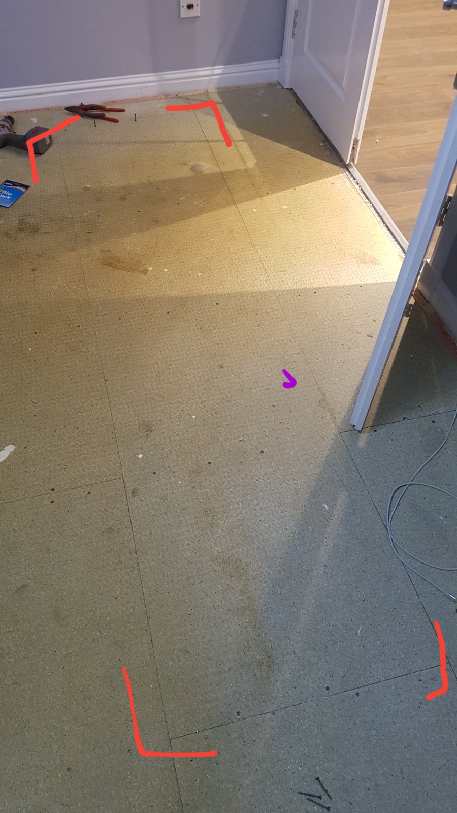 Removing a centre piece of tongue and groove chipboard flooring