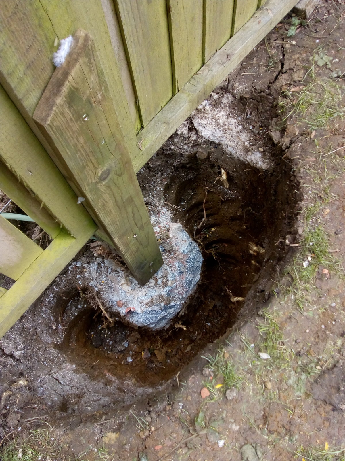 Fence post holes too big. DIYnot Forums