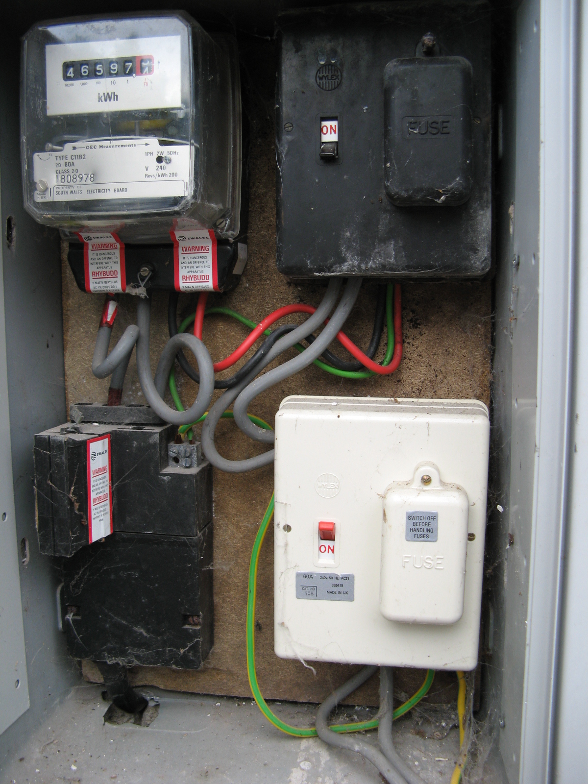 Understanding the electricity supply to my house... DIYnot Forums