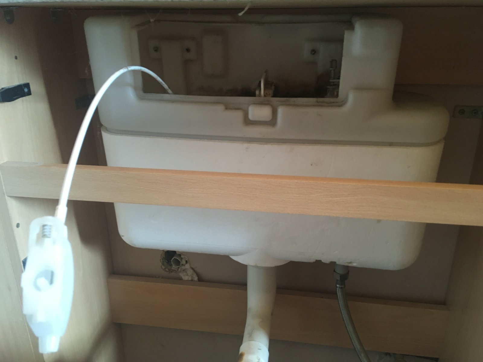 Concealed Cistern constantly filling DIYnot Forums