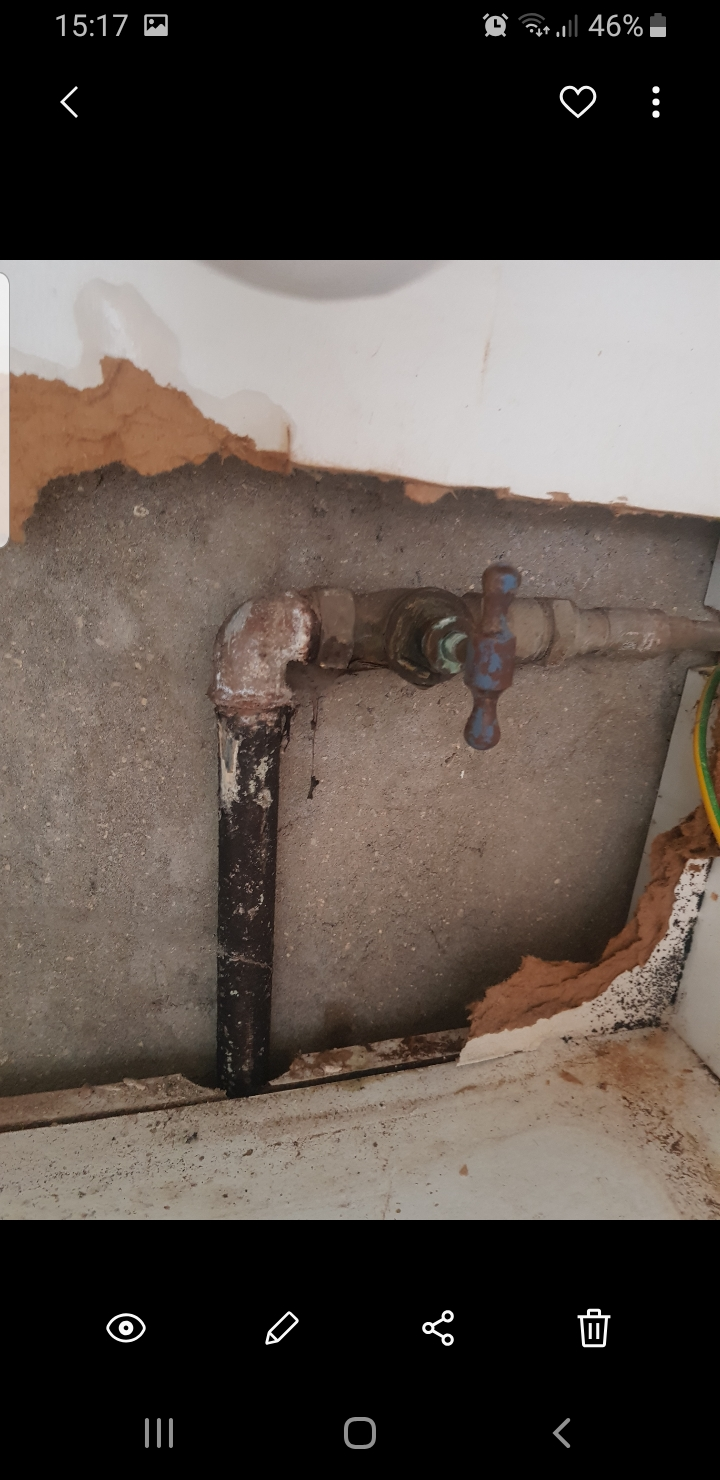 Cutting lead mains pipeI have a leaking stopcock which I need to