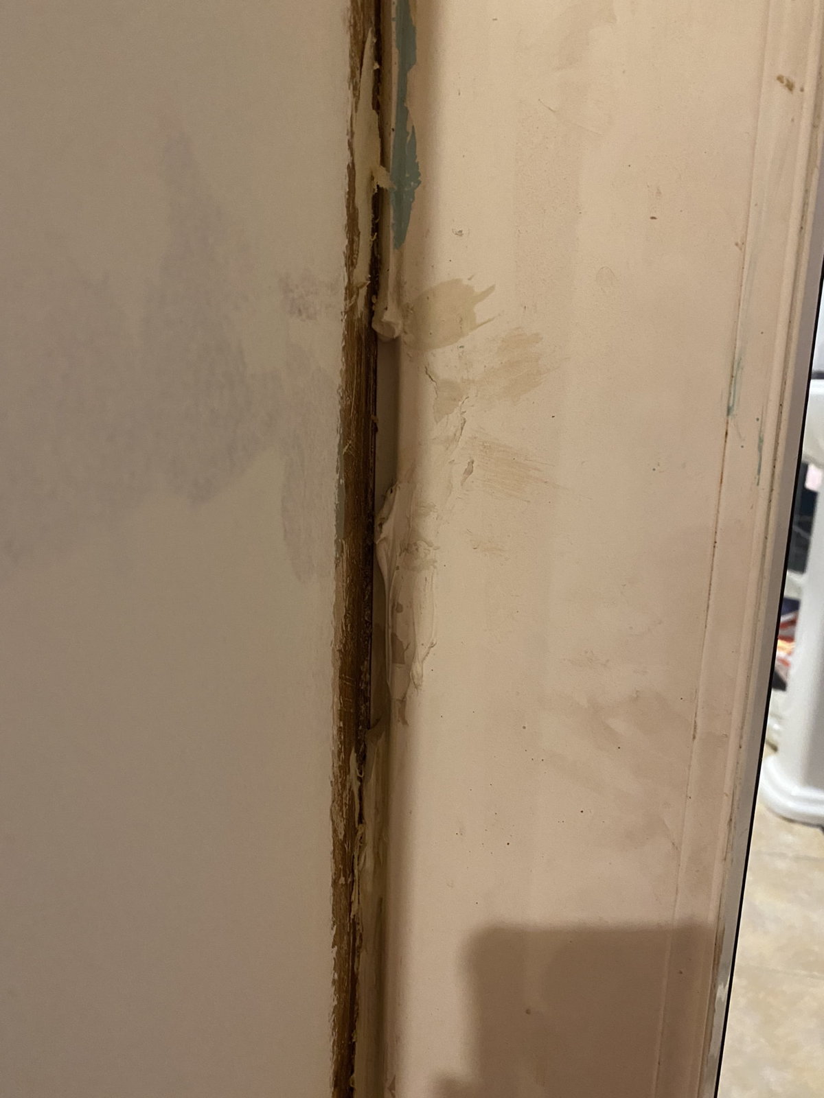 Gaps in between door frames. DIYnot Forums