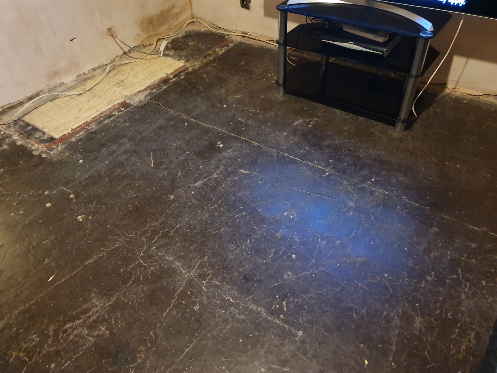 Asphalt Bitumen Floor Repair Before Screeding And Fitting Amtico Diynot Forums