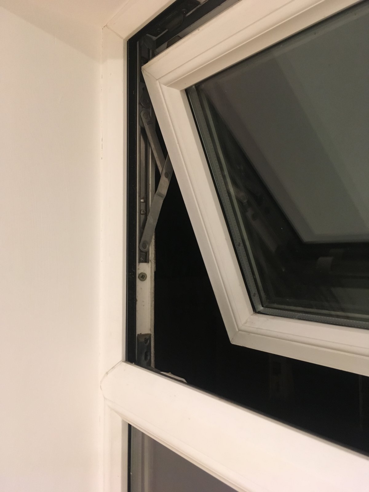 How to deglaze a Liniar uPVC window 