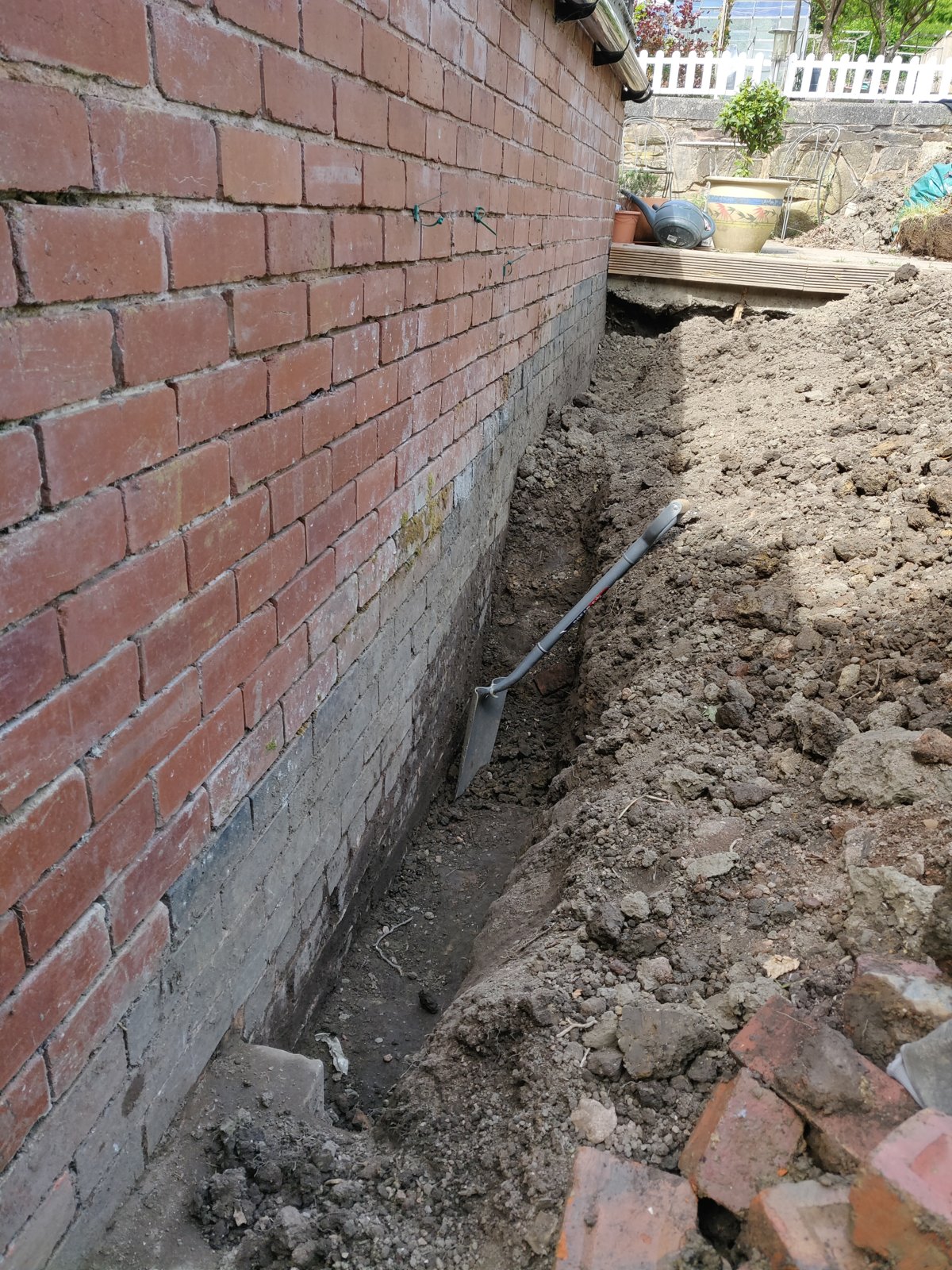 Flower bed against garage wall DIYnot Forums