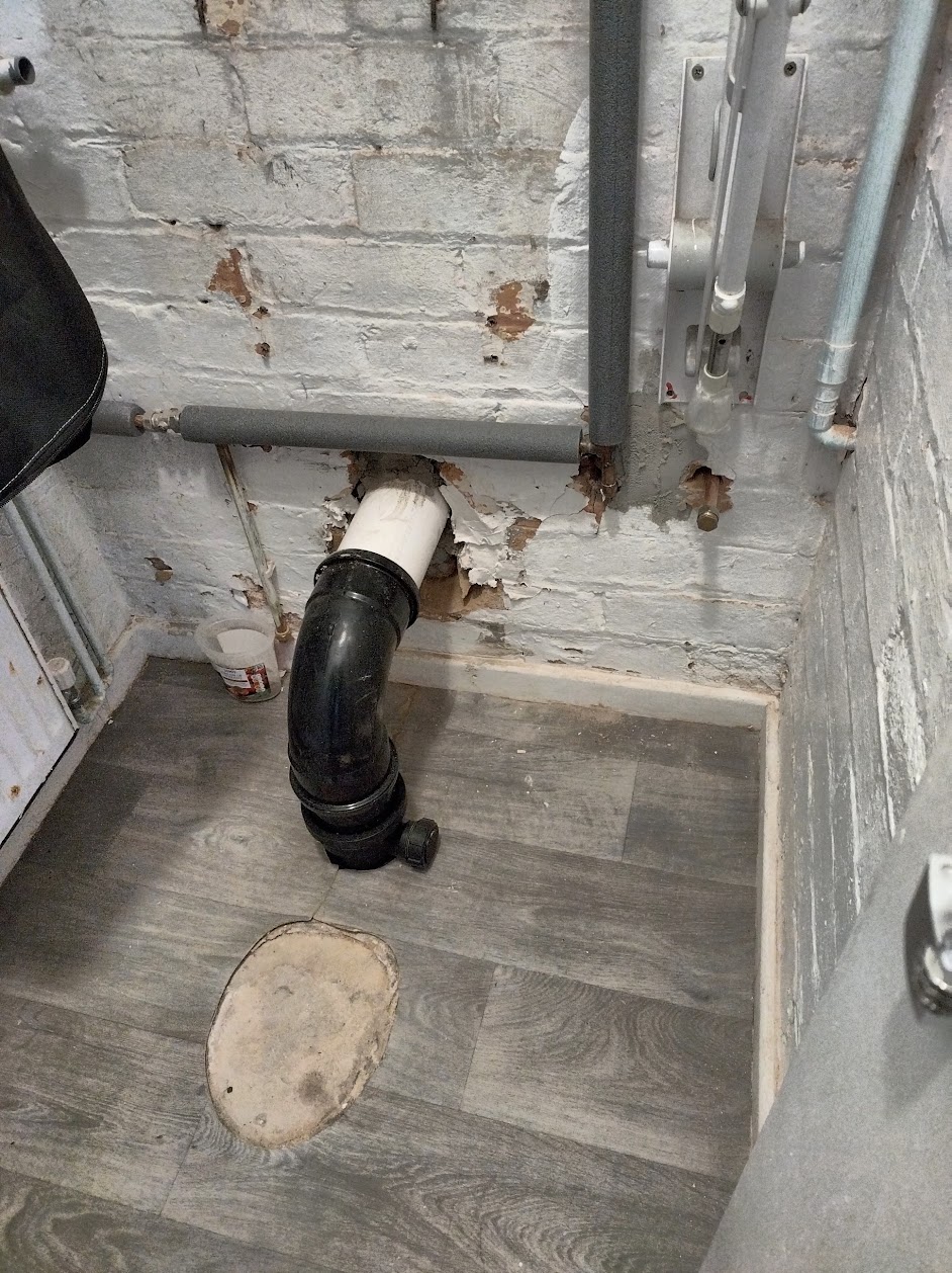 2.5 2025 blank garage.jpg