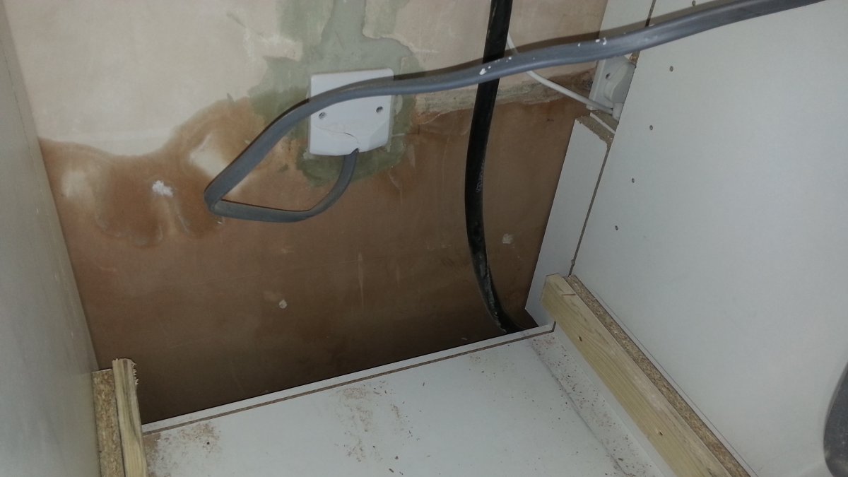 Gas Man Says built in hob should not have a flexible hose? DIYnot Forums