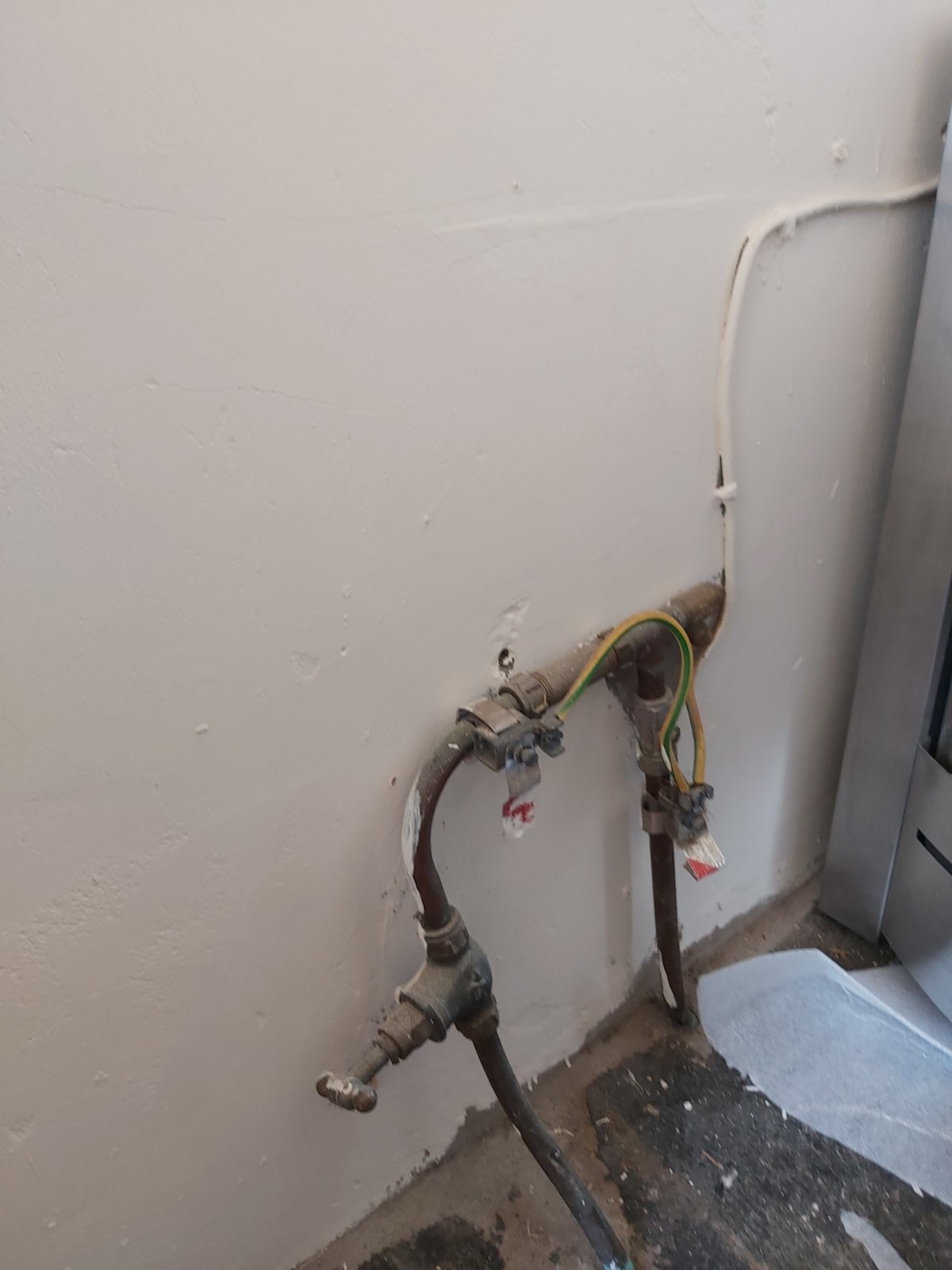 Help needed about fitting a water tap. | DIYnot Forums