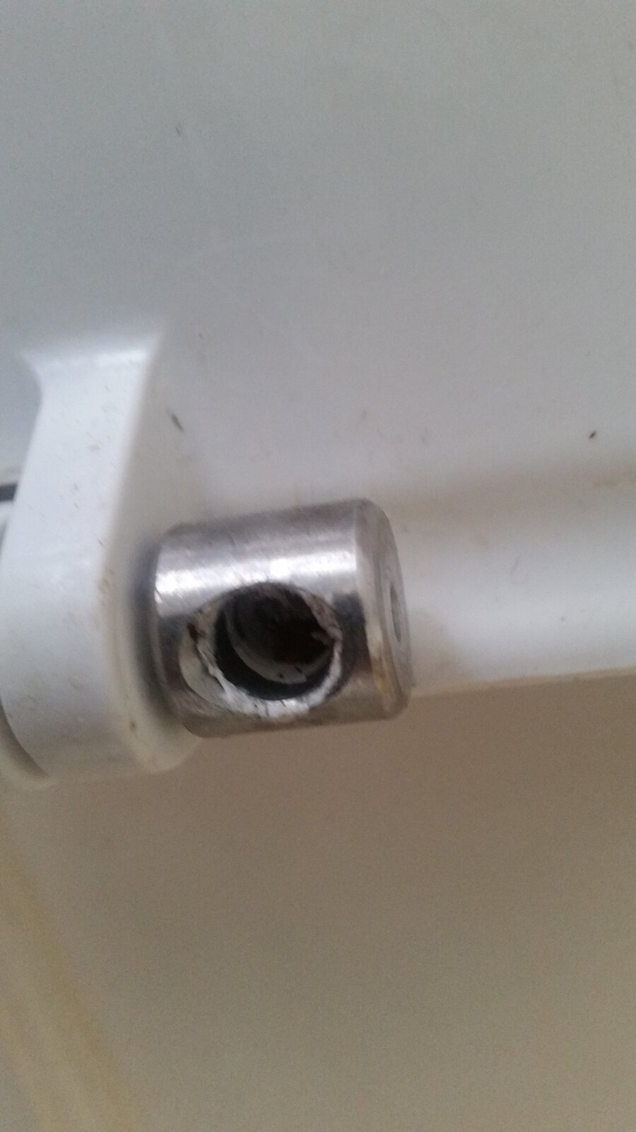 Attaching a toilet seat with mystery fittings DIYnot Forums