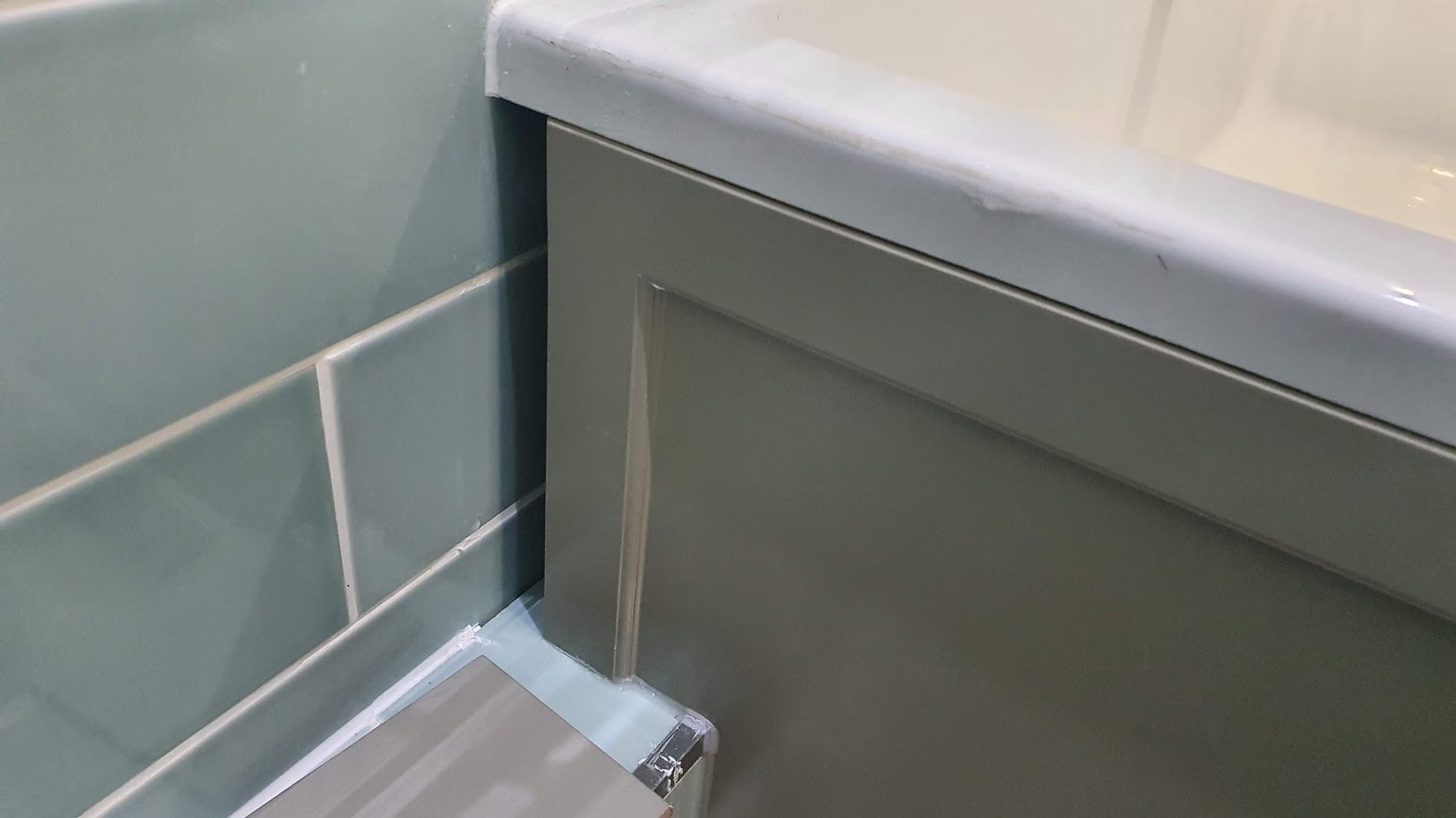 Best way to fill gap between wooden bath panel and wall DIYnot Forums
