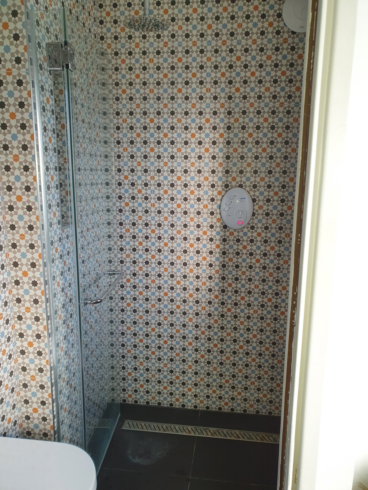 What's the smallest shower room you can have? DIYnot Forums