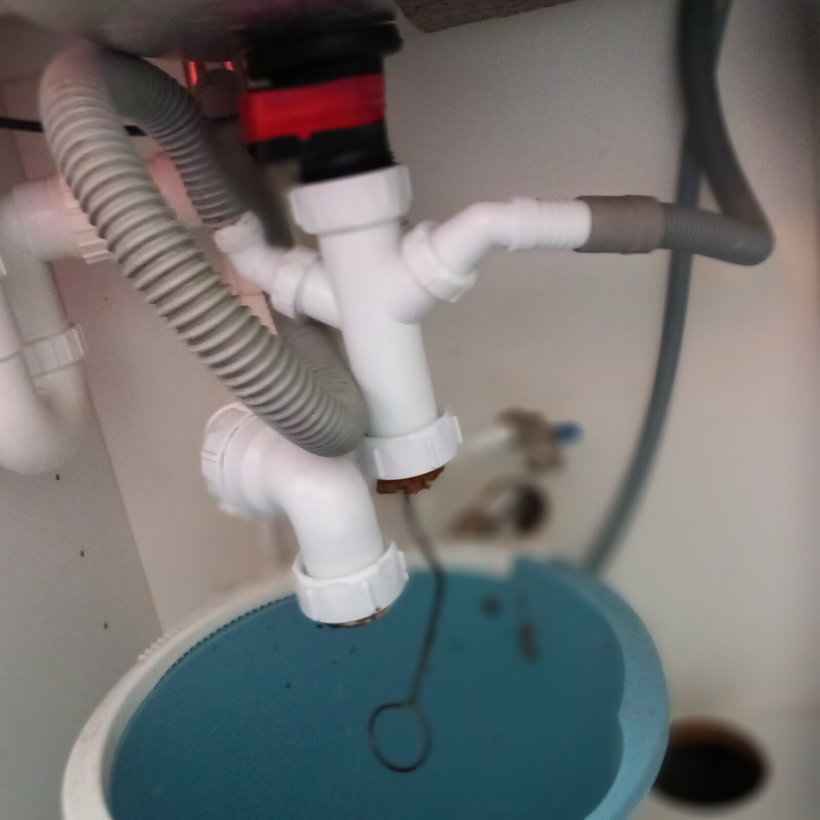 Kitchen sink waste not flowing | DIYnot Forums