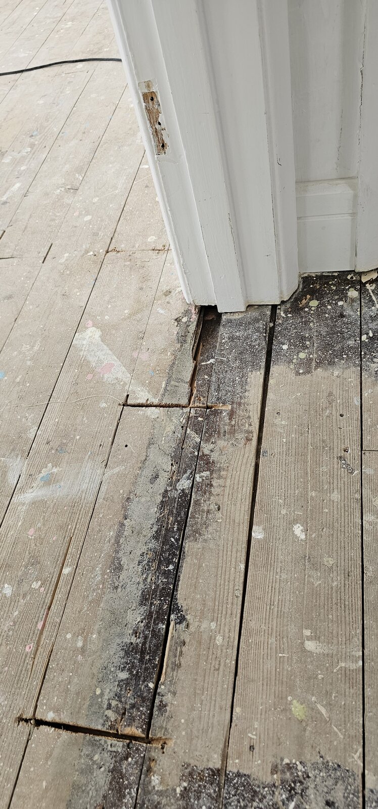 No joist under floorboard? How to support? DIYnot Forums