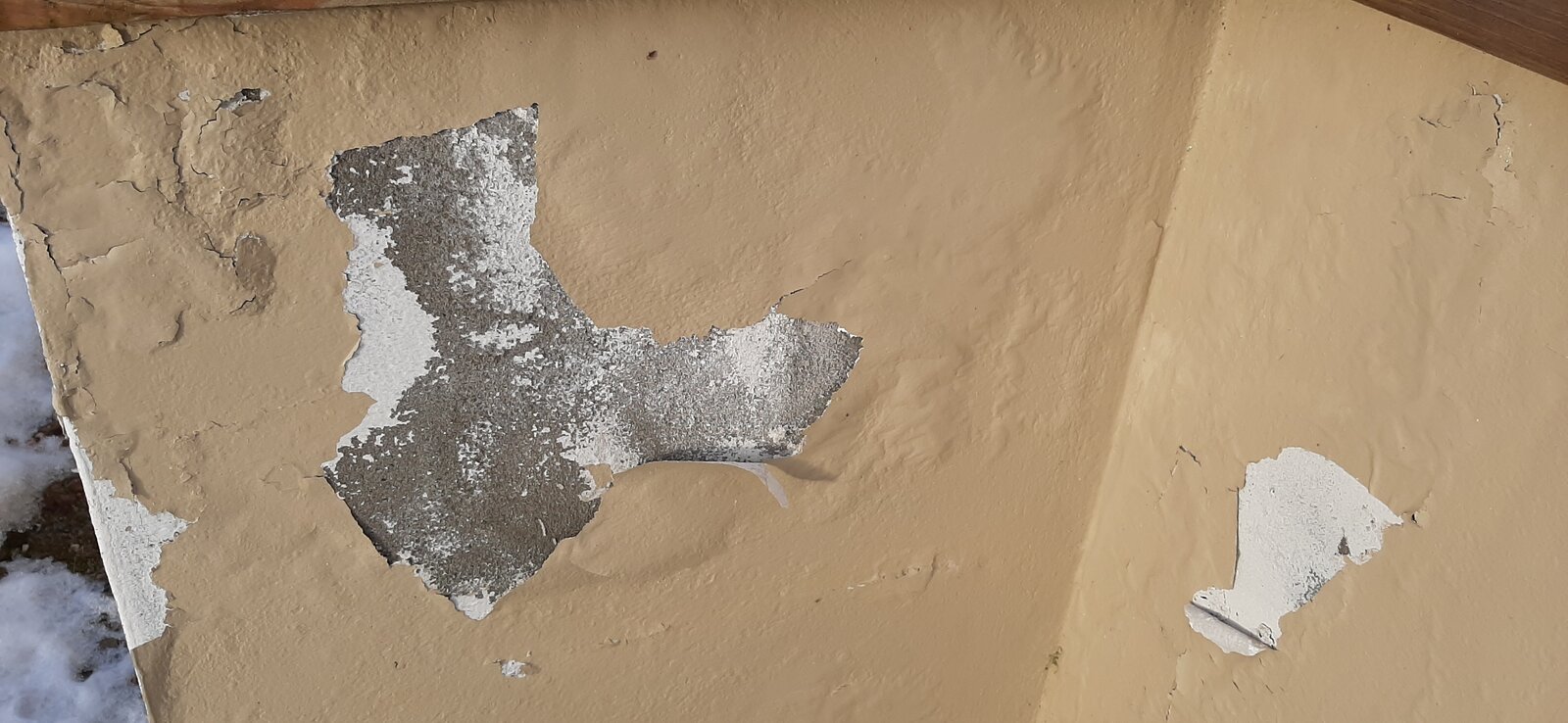 Paint bubbling on exterior retaining wall. What can be done? DIYnot