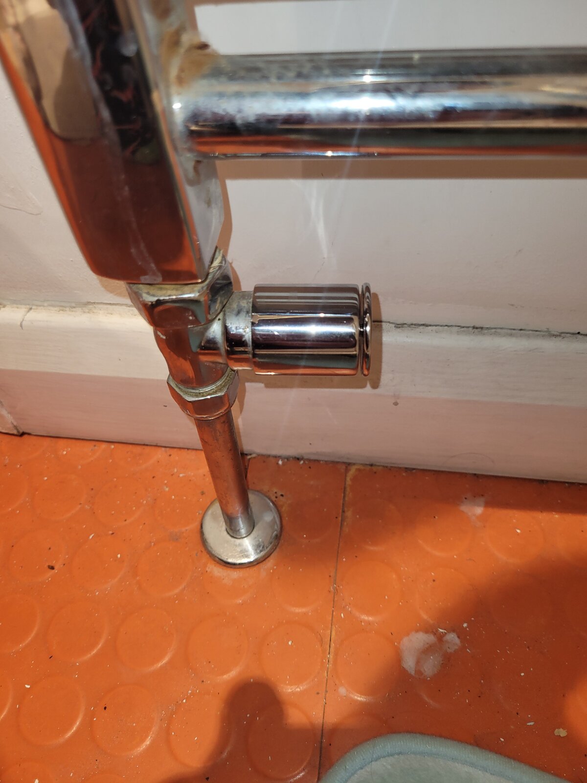 Towel Radiator Valve Cap stuck? DIYnot Forums