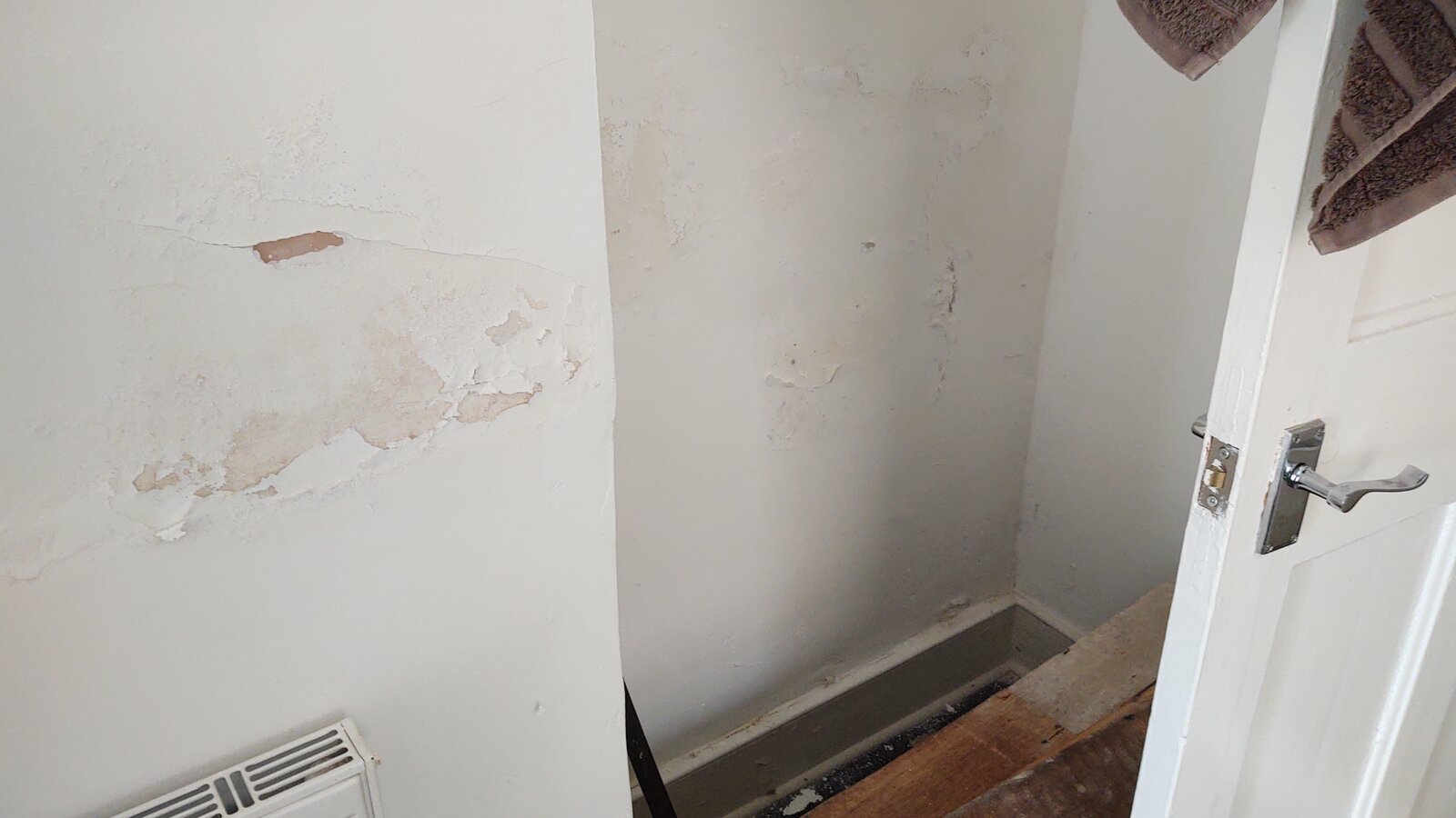 Damp patch on wall DIYnot Forums