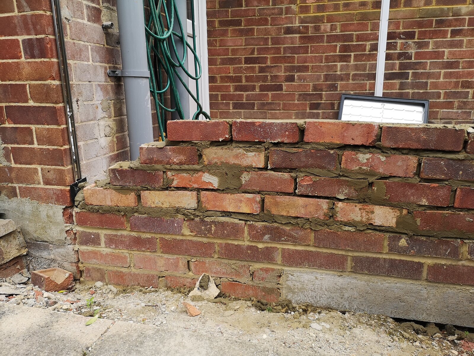 Brick work moving above damp proof course DIYnot Forums