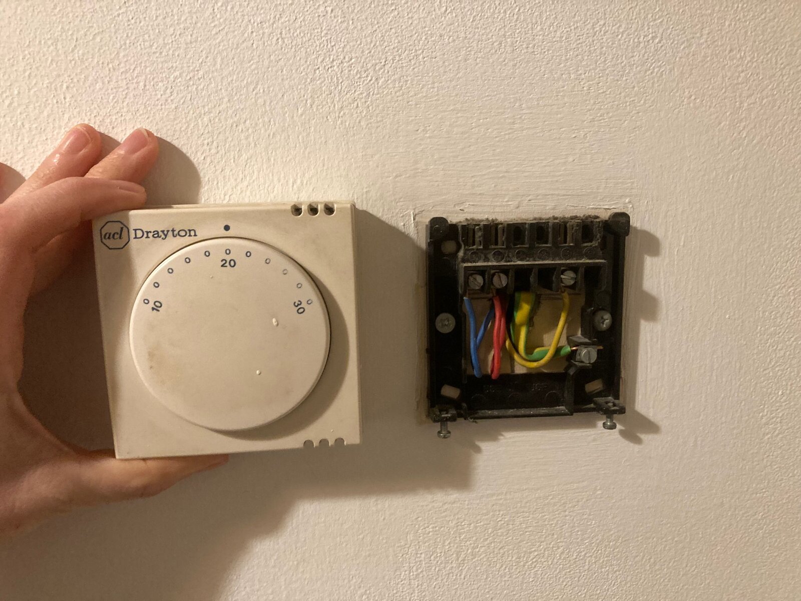 Can i change a ACL drayton thermostat to a Lp522 thermostat? Boiler