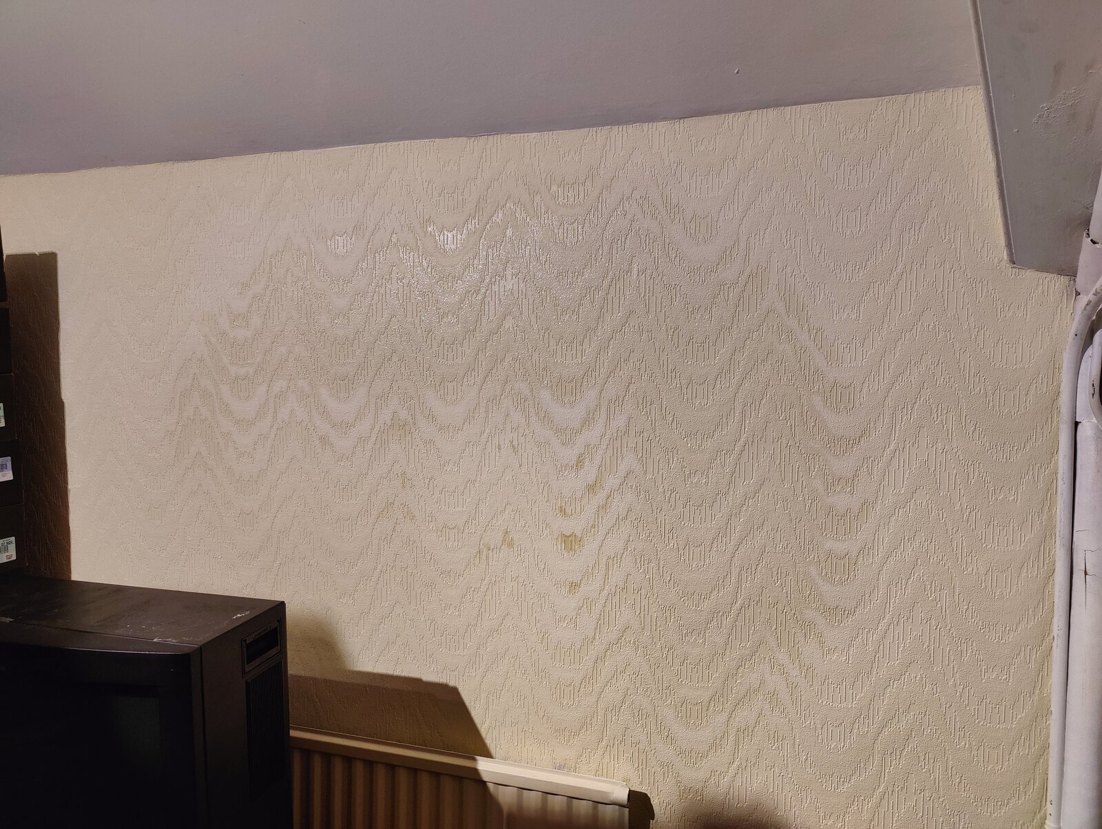 7. Attic-Room-Water-Wall.jpg