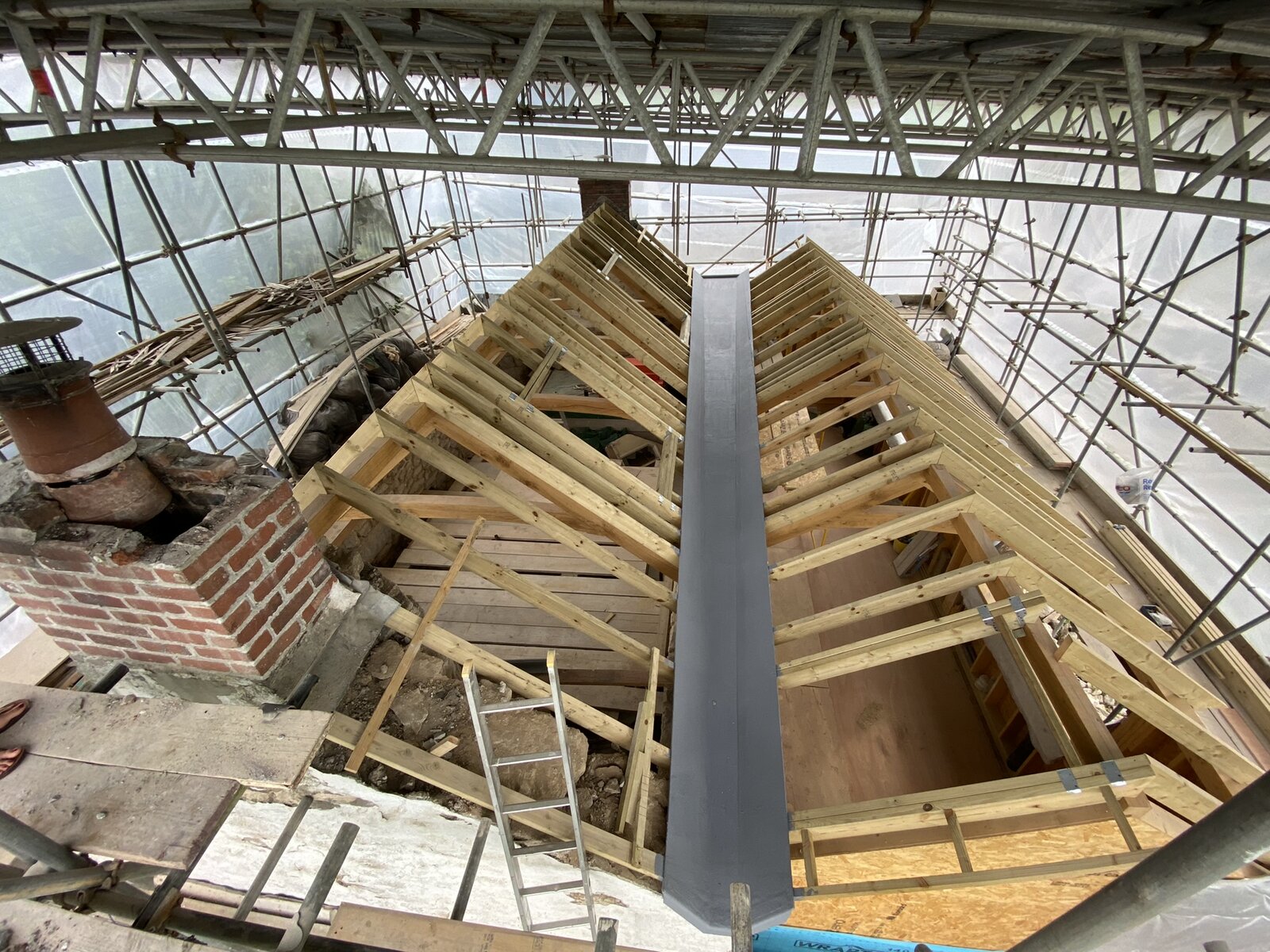 ‘Eaves’ course, sloping valley. DIYnot Forums