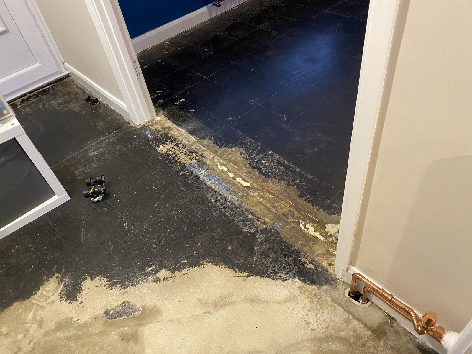 Amtico Glue Down on this floor? DIYnot Forums