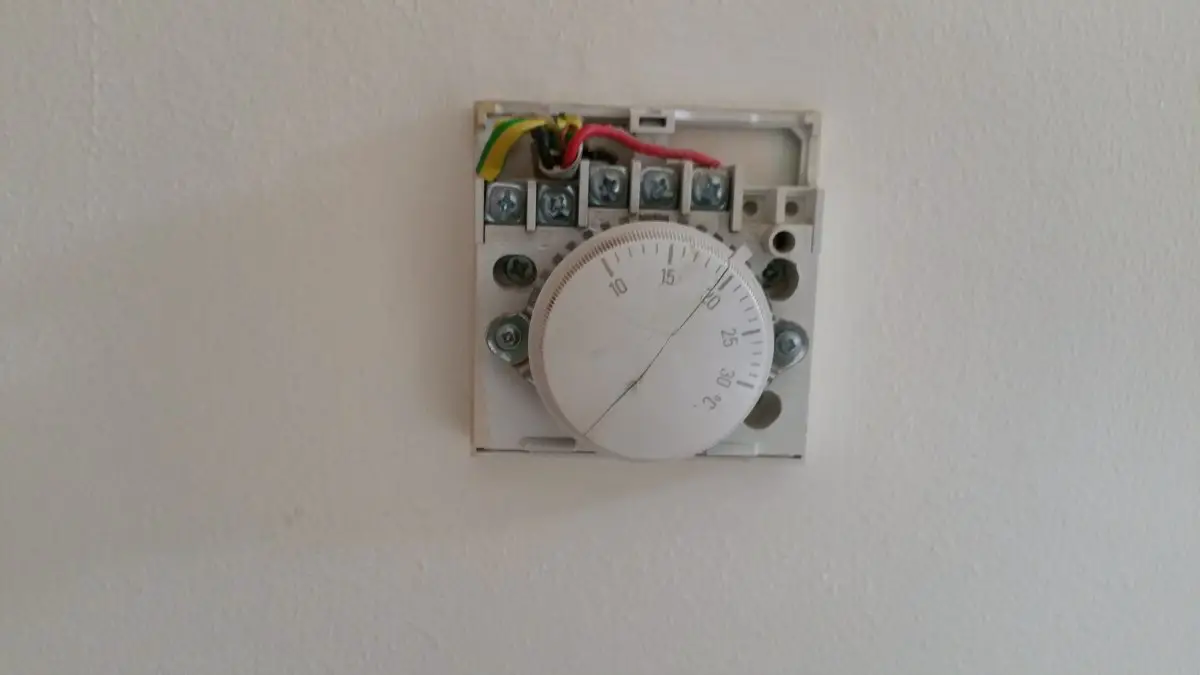 how to wire new HONEYWELL DT90E digital room thermostat | DIYnot Forums