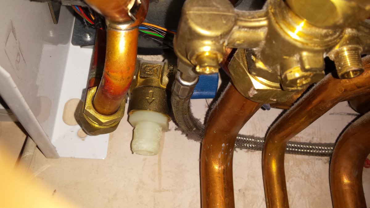 Vaillant ecotec plus 937 Storage tank pressure relief valve DIYnot