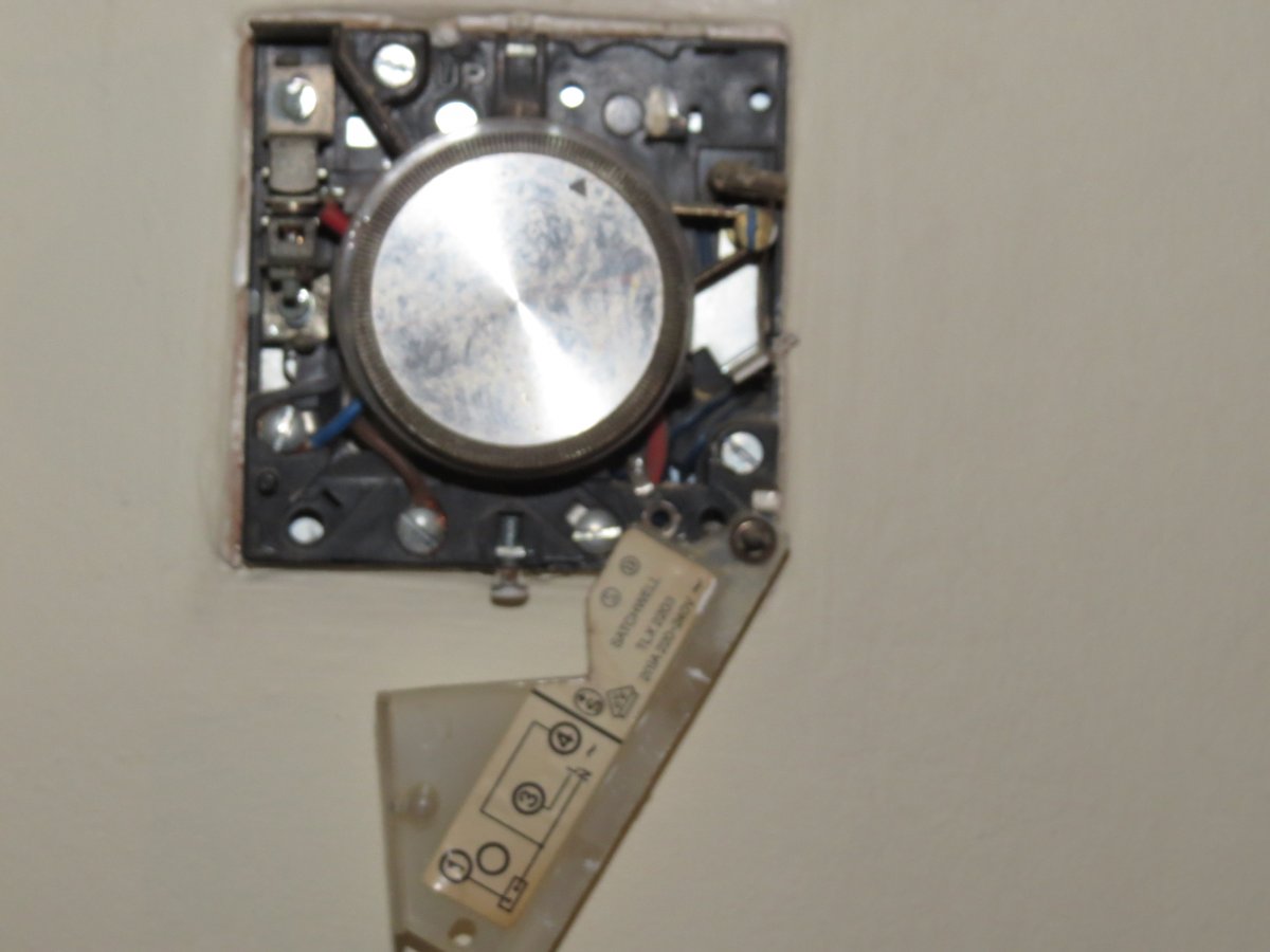 Replacement Room Thermostat for Satchwell TLX 2203 | DIYnot Forums