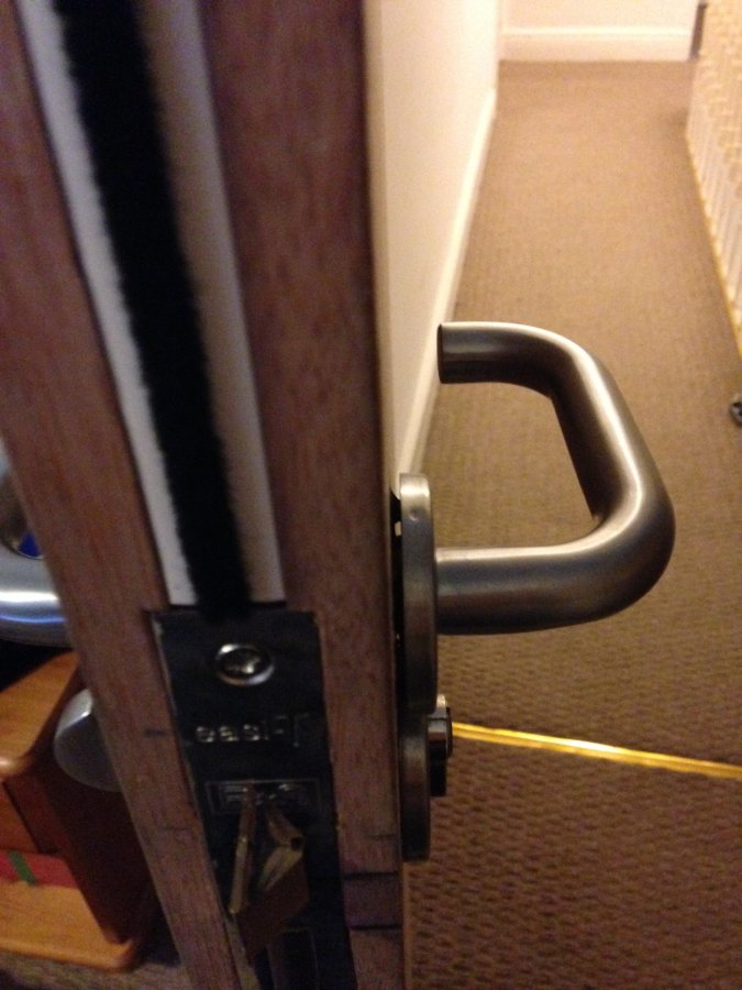 Fitting Handle onto plywood fire doors DIYnot Forums