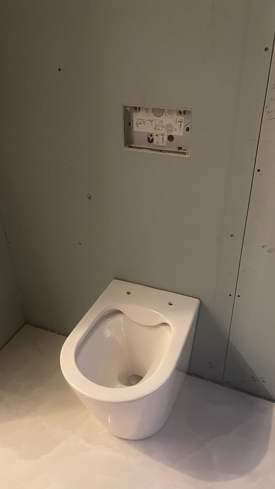 Back to wall toilet floor fixing issue DIYnot Forums