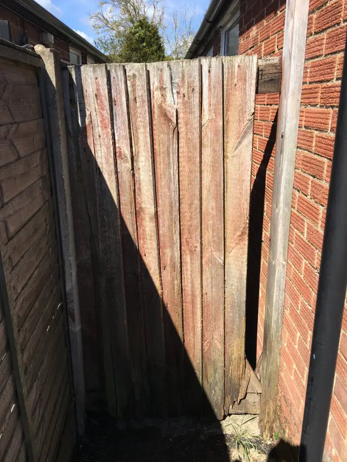 Garden gate to concrete fence post? | DIYnot Forums