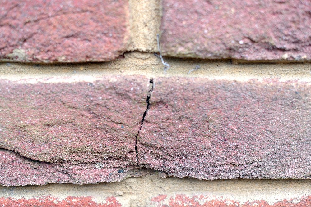 Cracked exterior bricks DIYnot Forums