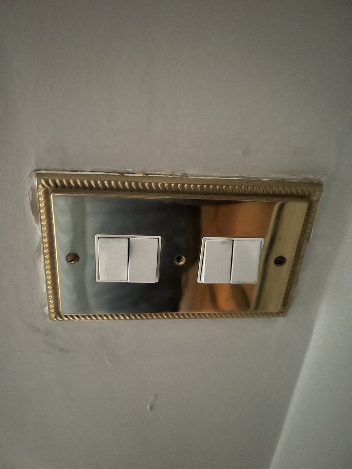 Light switch stuck in ‘on’ position DIYnot Forums