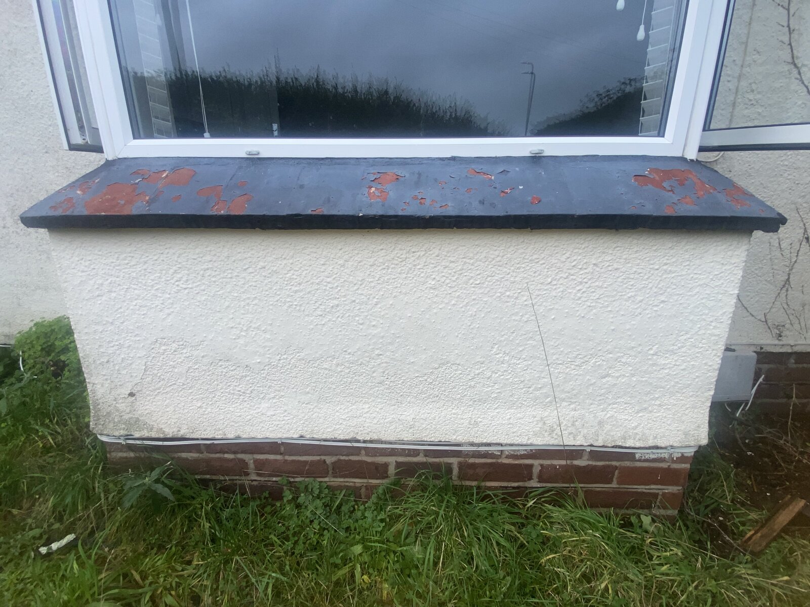 Damp under bay window. DIYnot Forums
