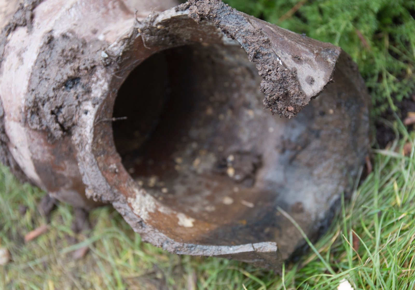 Base of vertical stack from Buchan trap - the two cracked areas.jpg